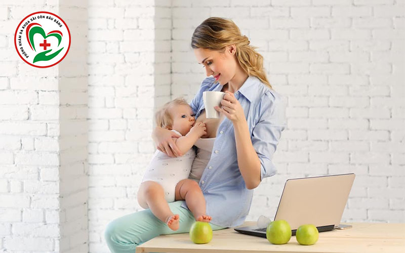Mẹ cần uống nhiều sữa, nước trái cây